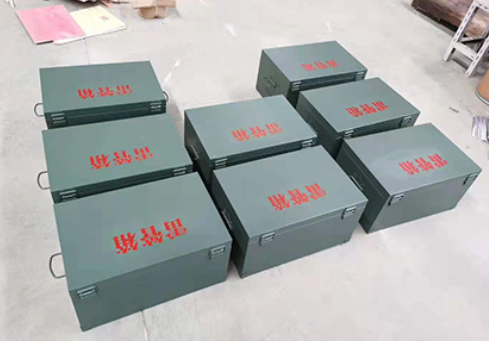 鲁甸炸药箱和雷管箱一般是怎么存放的？