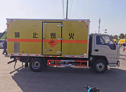 鲁甸爆破器材运输车工人安全操作规范与智能技术保障